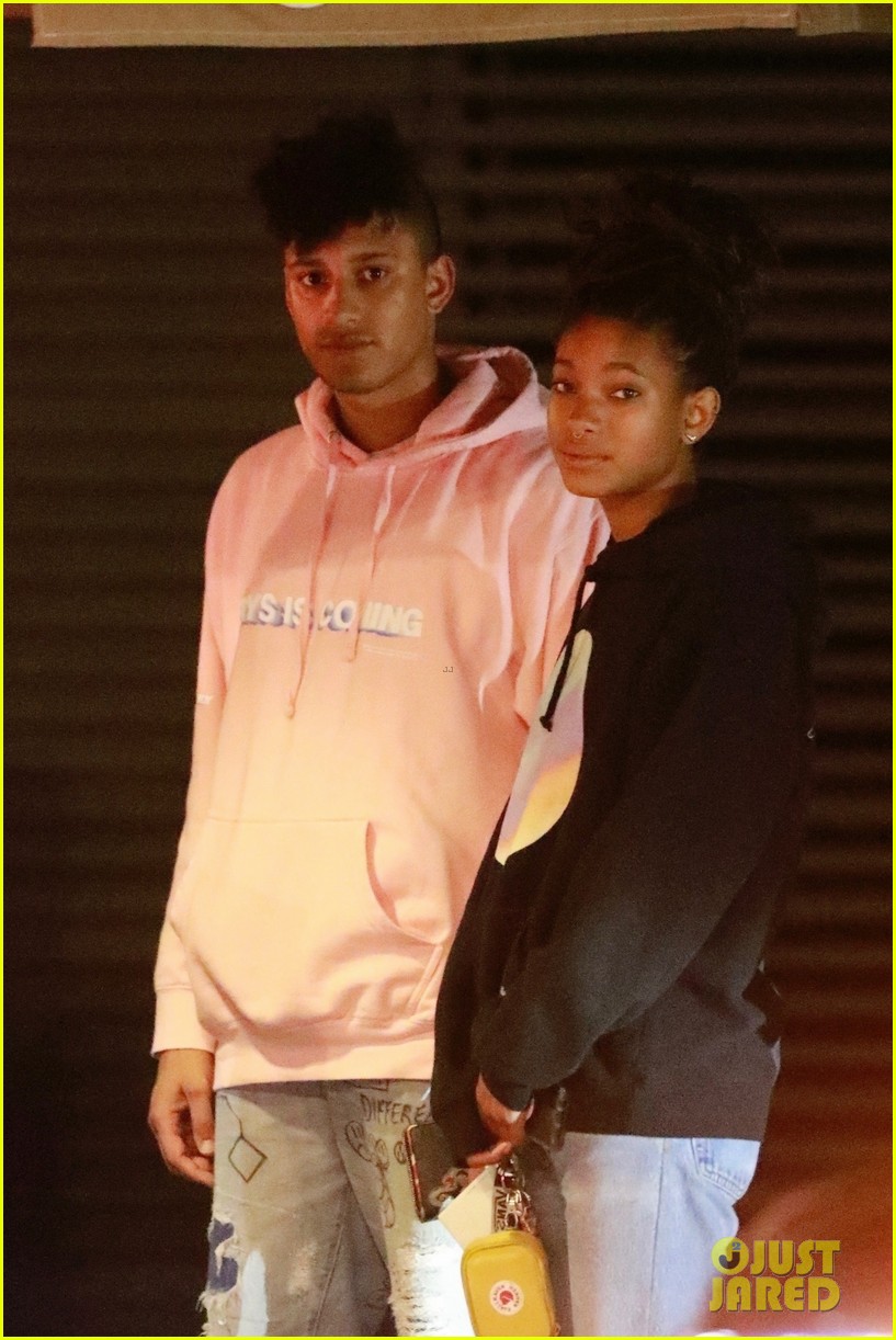 willow smith kiss tyler cole dinner out 02