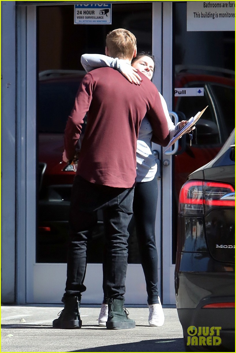 ariel winter spotted with levi meaden 07