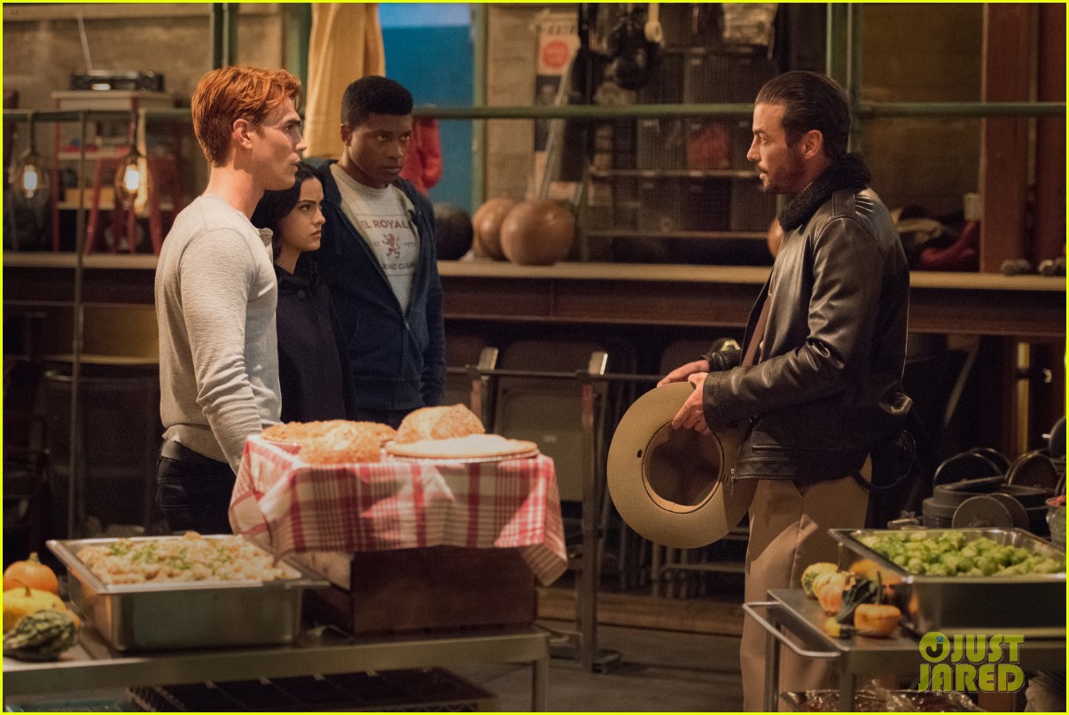 archies thanksgiving plans get derailed on riverdale tonight 08