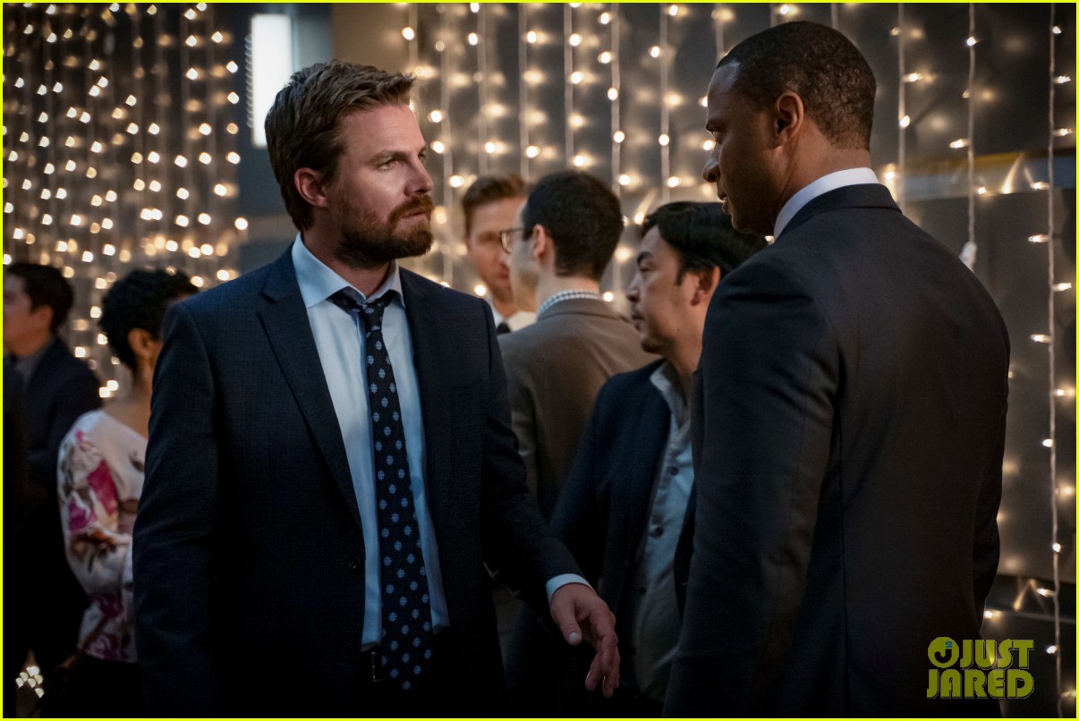 oliver faces a familiar life and death situation on arrow tonight 14