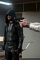 oliver faces a familiar life and death situation on arrow tonight 18