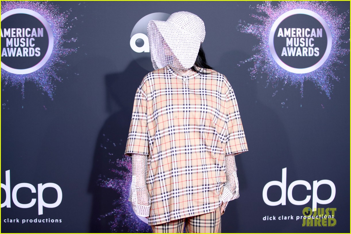 billie eilish steps out at 2019 american music awards 02