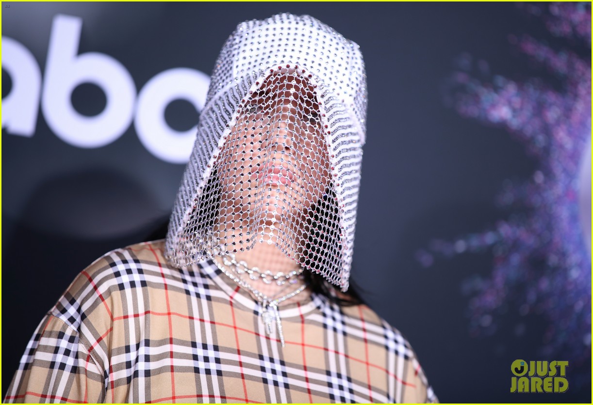 billie eilish steps out at 2019 american music awards 11