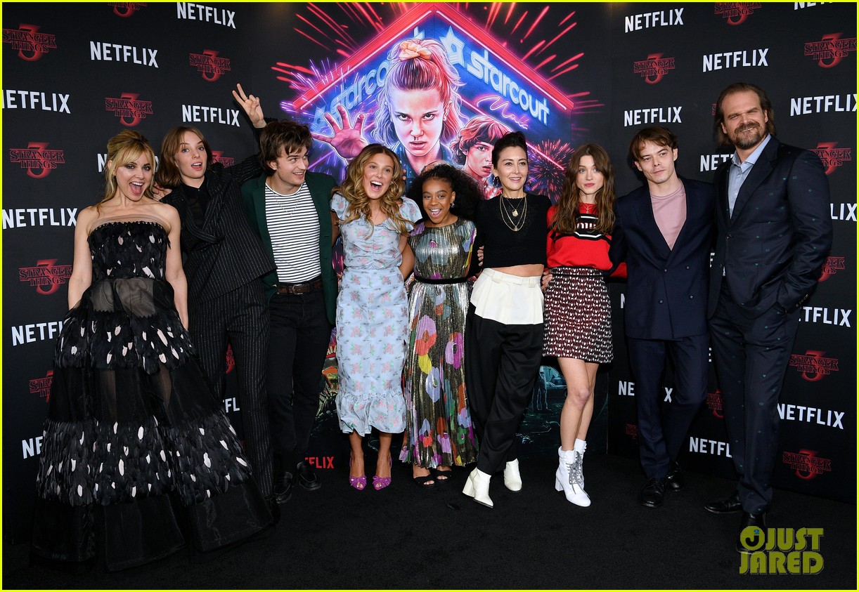 stranger things cast gets silly at season 3 nyc screening 06