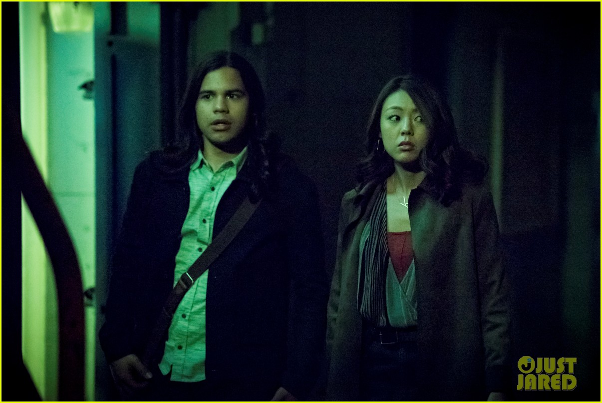 carlos valdes teases very heavy cisco centric episode of the flash 04
