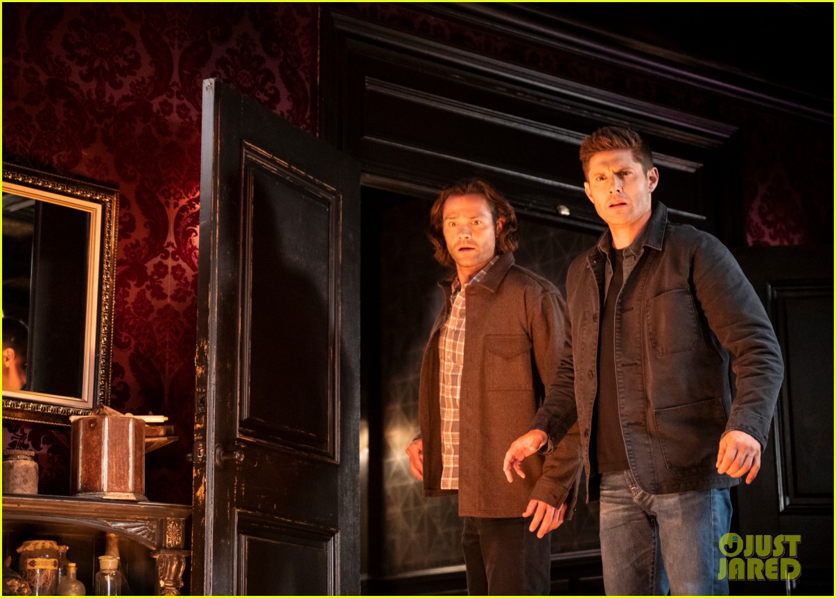 castiel returns in bloody way on all new supernatural 04