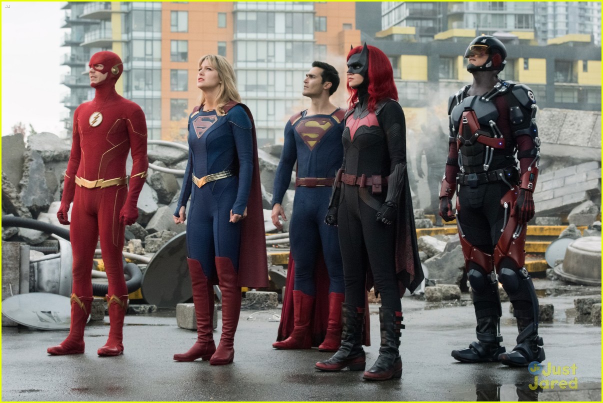 arrowverse crisis infinite earths first pics 16