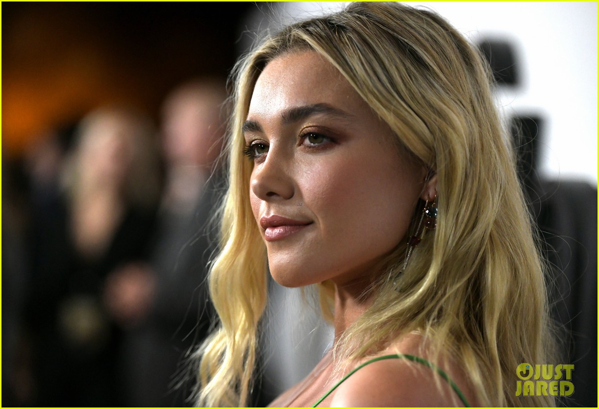 florence pugh supports black widow costar scarlett johansson at marriage story premiere 02