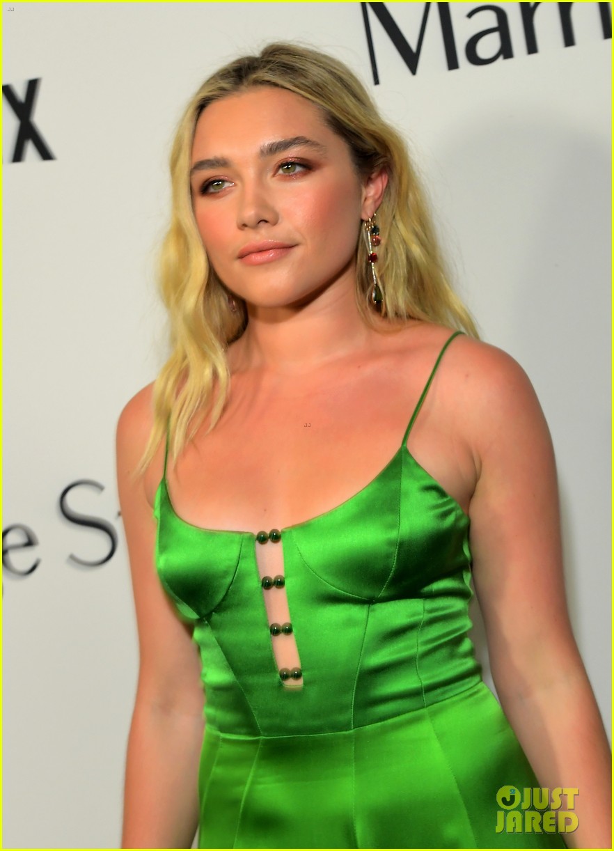 florence pugh supports black widow costar scarlett johansson at marriage story premiere 04
