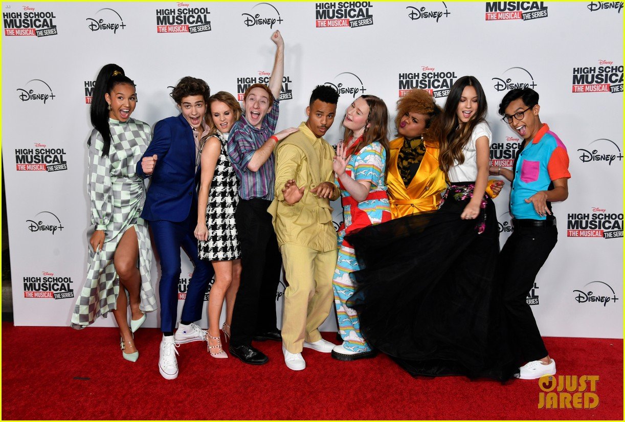 high school musical musical series cast gets silly at premiere 06