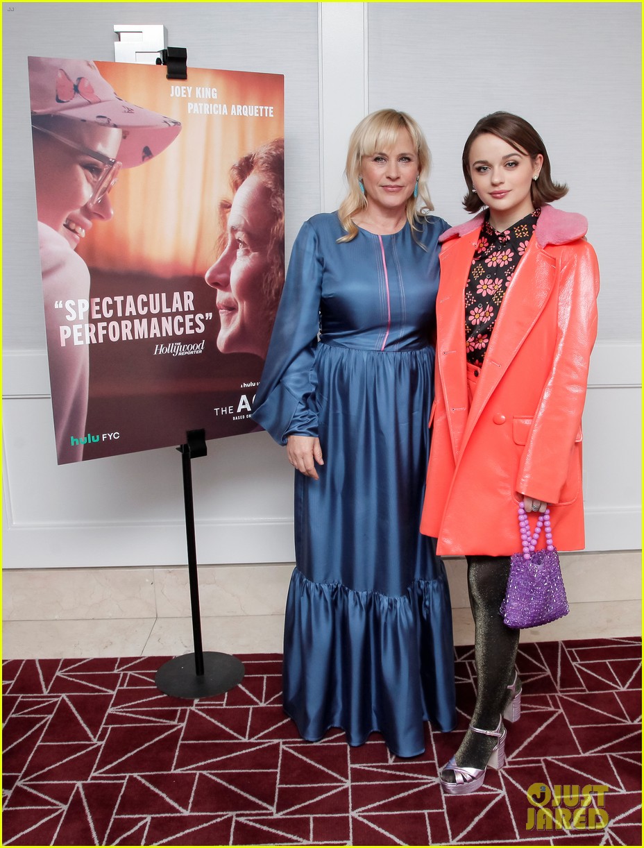 joey king reunites with patricia arquette the act awards event 03