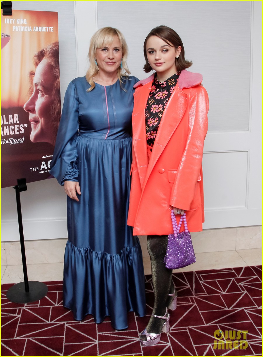 joey king reunites with patricia arquette the act awards event 14