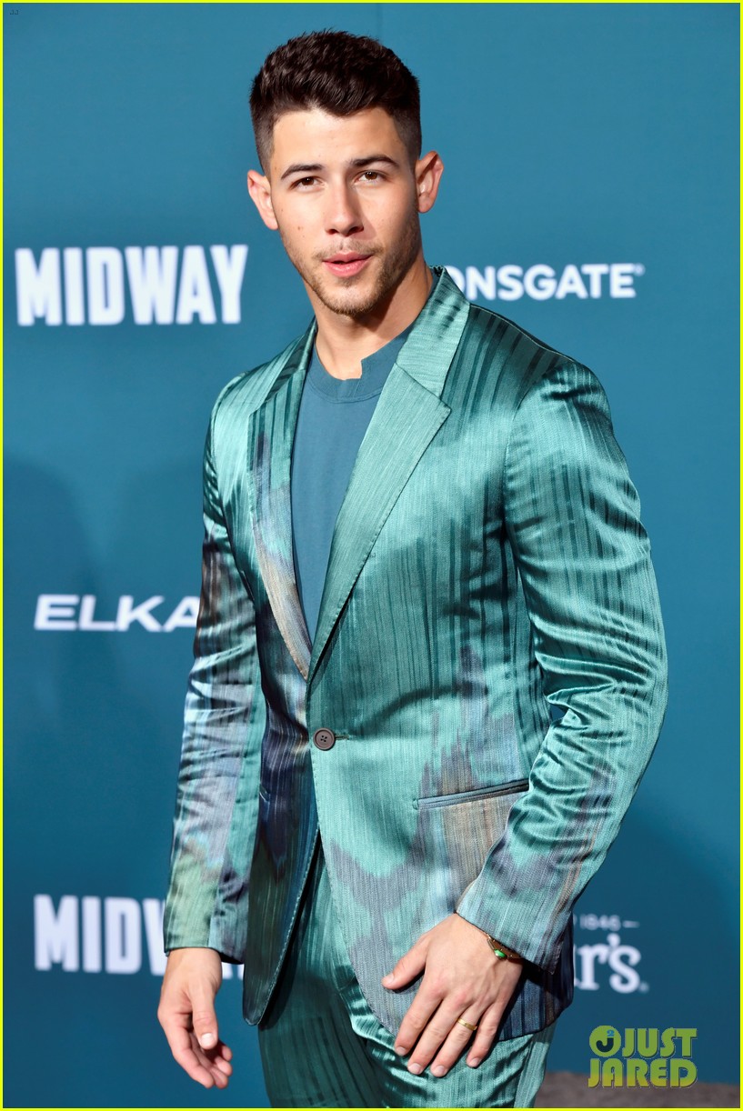 nick jonas sports silk teal suit for midway premiere 05