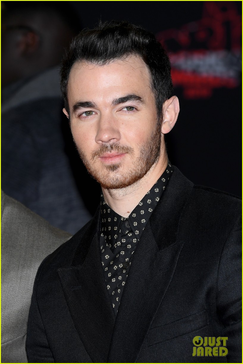 jonas brothers buddy up for nrj music awards in cannes 12