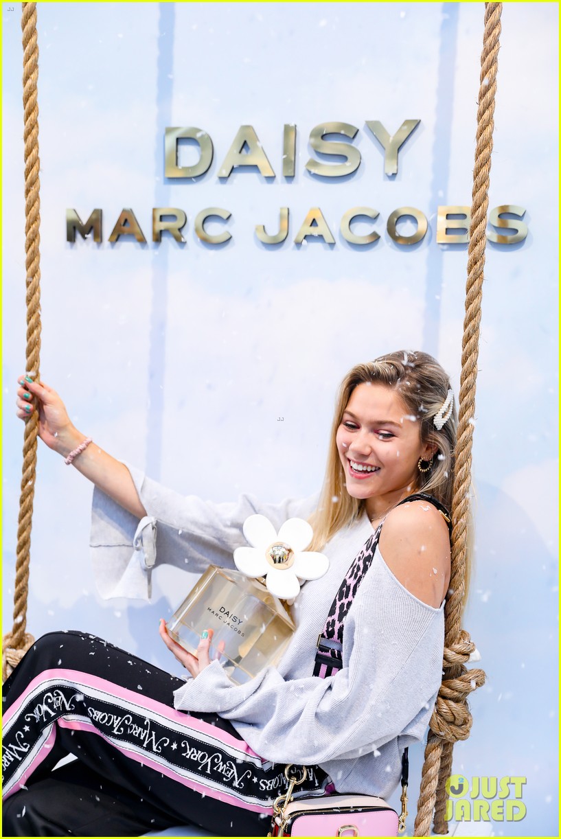 kaia gerber bailee madison landry bender more daisy marc jacobs event 17