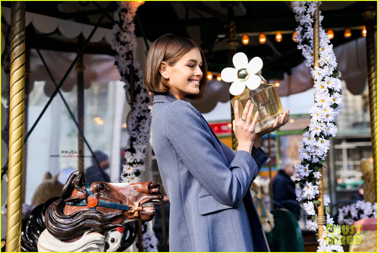 kaia gerber bailee madison landry bender more daisy marc jacobs event 24