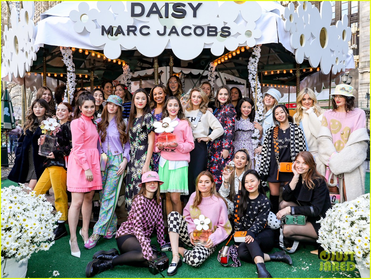 kaia gerber bailee madison landry bender more daisy marc jacobs event 75