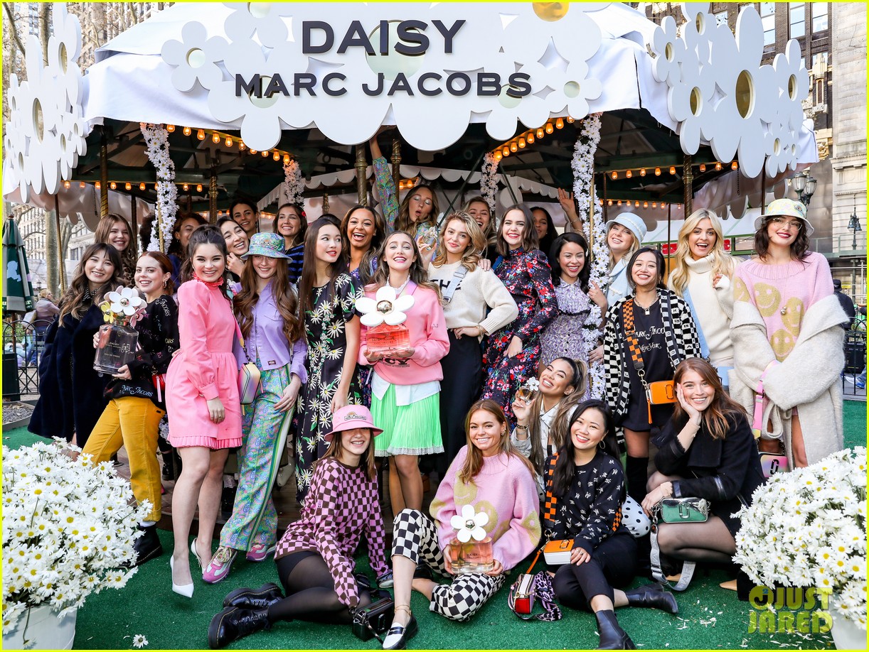 kaia gerber bailee madison landry bender more daisy marc jacobs event 77