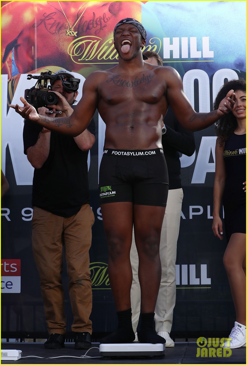 logan paul goes shirtless for weigh in before fight with ksi 04