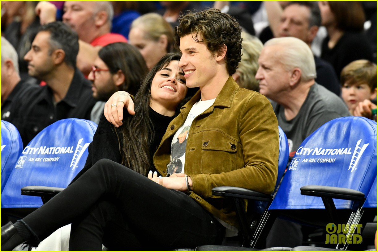 shawn mendes camila cabello share smooch clippers game 03