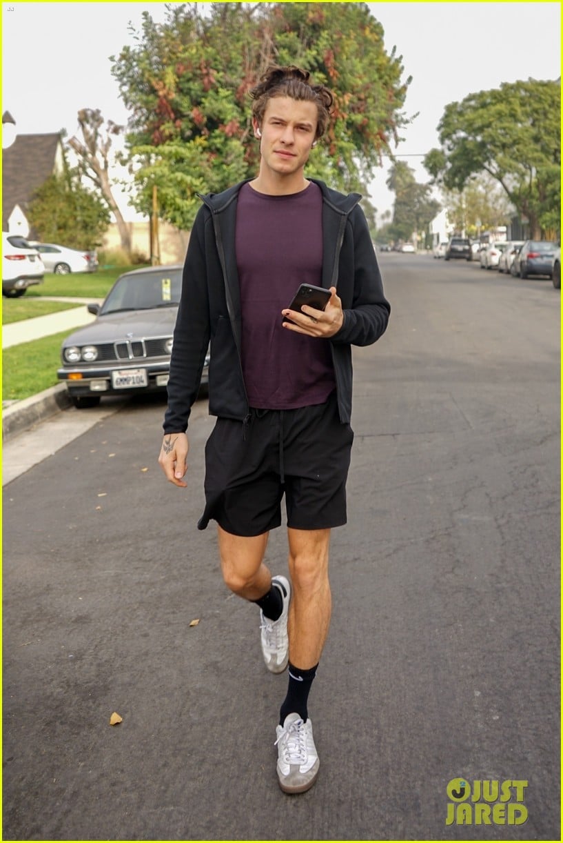 shawn mendes shows off toned legs during la outing 01