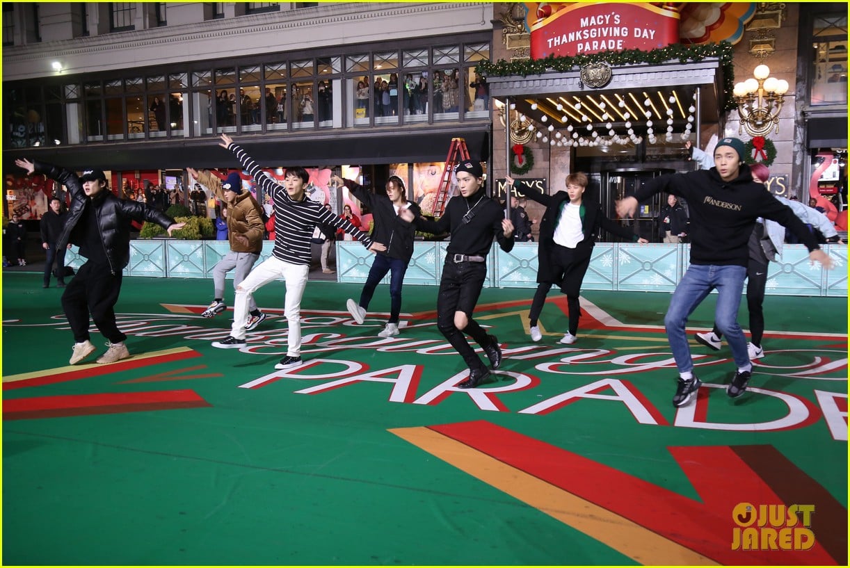 nct 127 get in final rehearsals for macys thanksgiving day parade 04