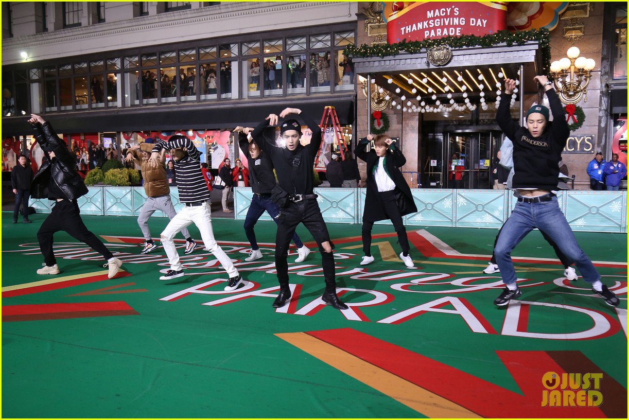 nct 127 get in final rehearsals for macys thanksgiving day parade 06