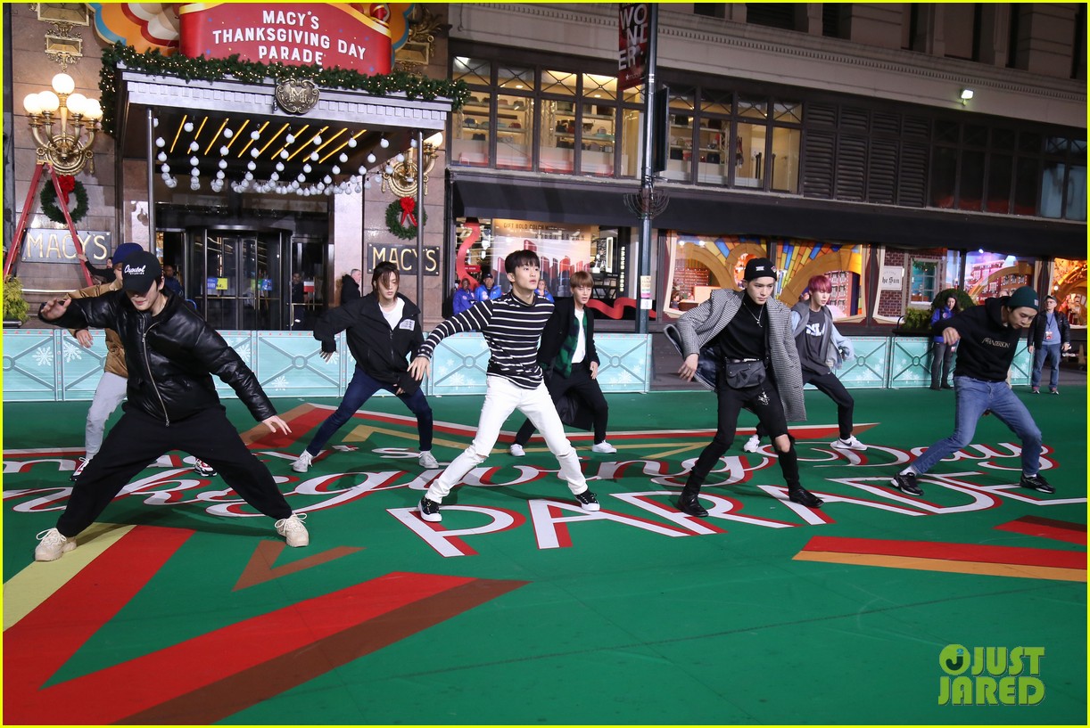 nct 127 get in final rehearsals for macys thanksgiving day parade 07
