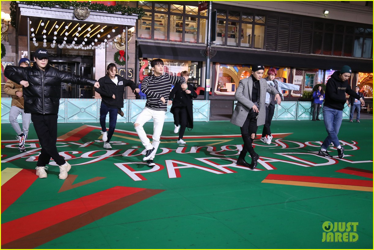 nct 127 get in final rehearsals for macys thanksgiving day parade 08