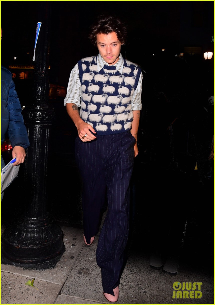 harry styles dinner after snl rehearsals 02