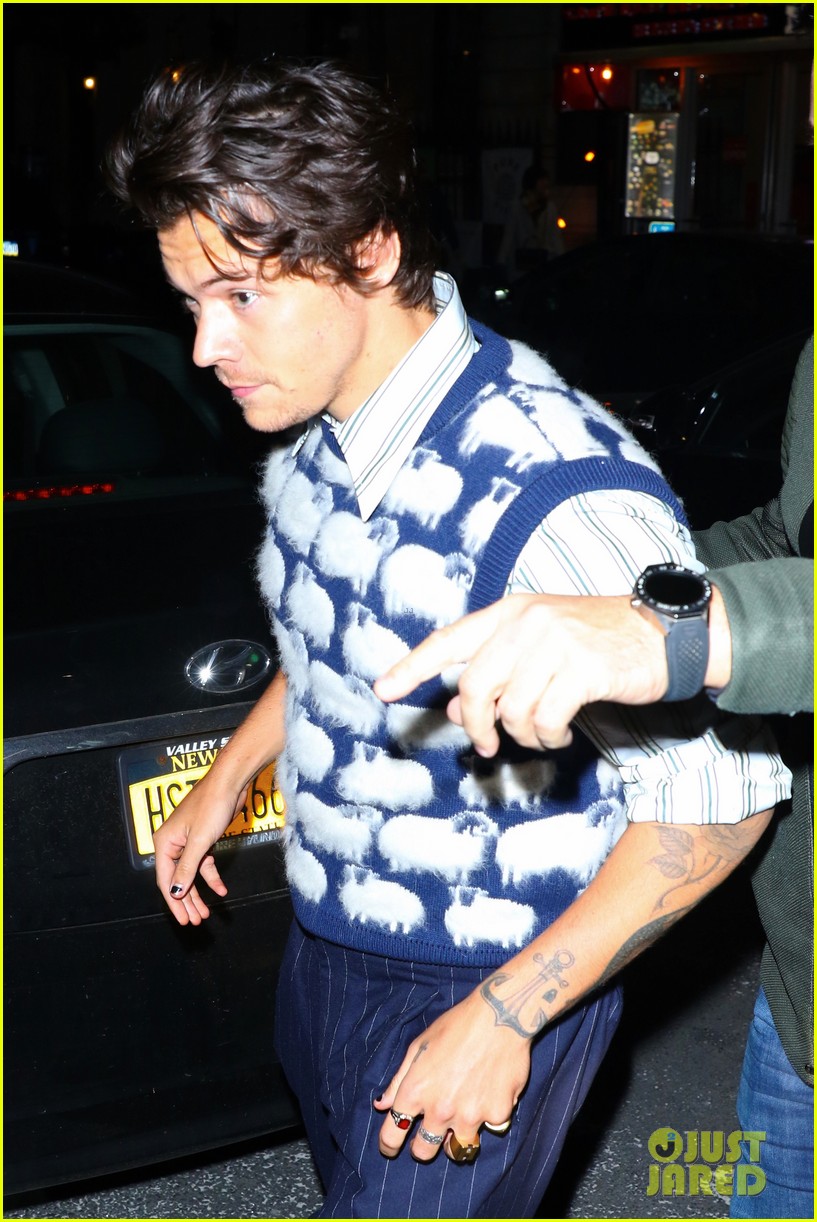 harry styles dinner after snl rehearsals 03.