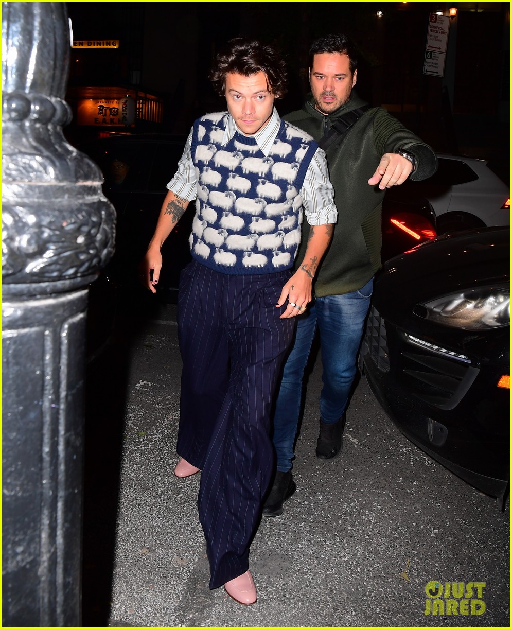 harry styles dinner after snl rehearsals 04