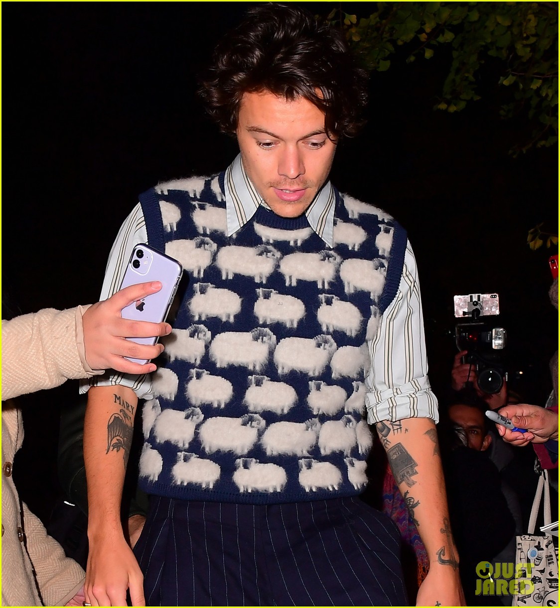 harry styles dinner after snl rehearsals 05