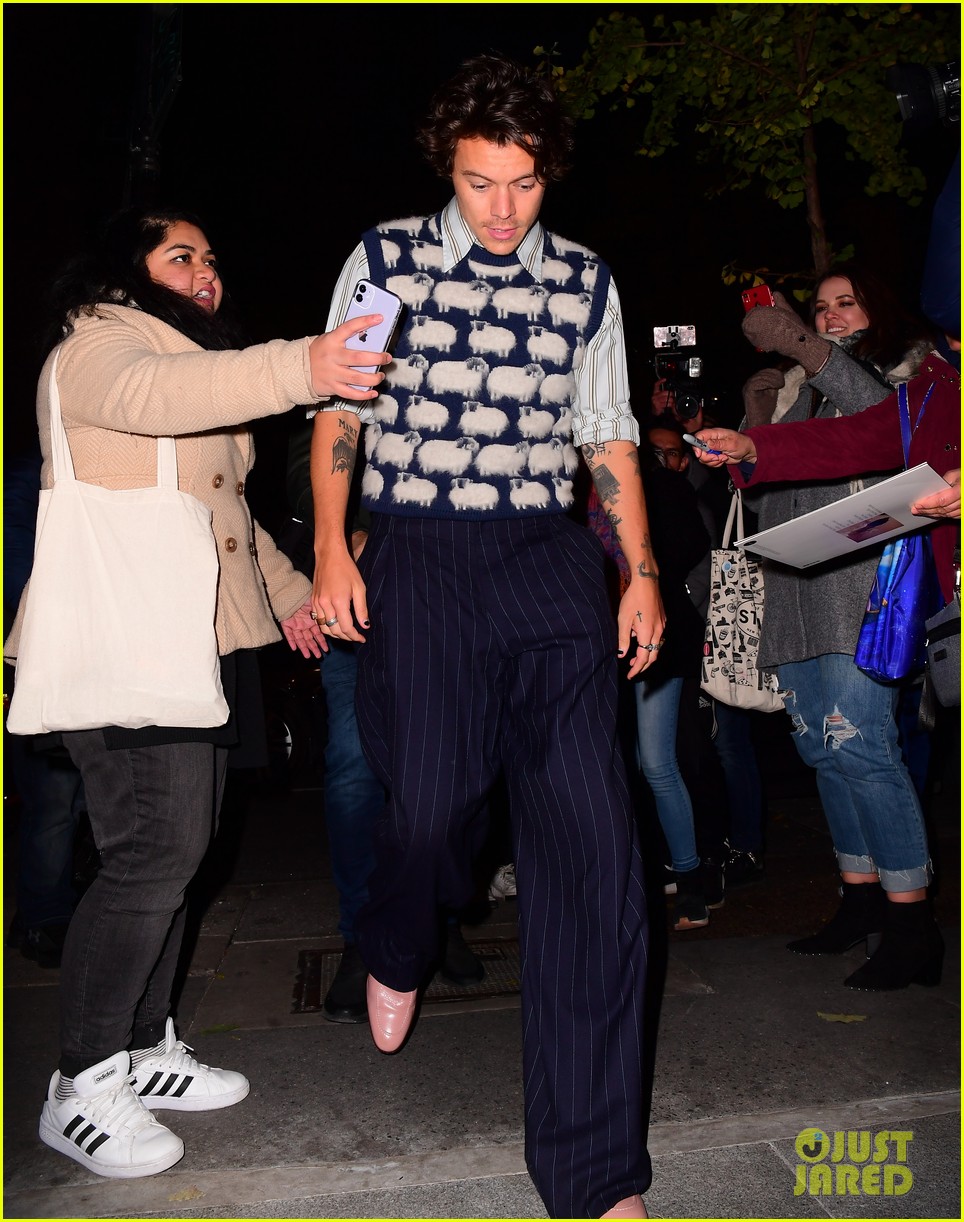 harry styles dinner after snl rehearsals 07