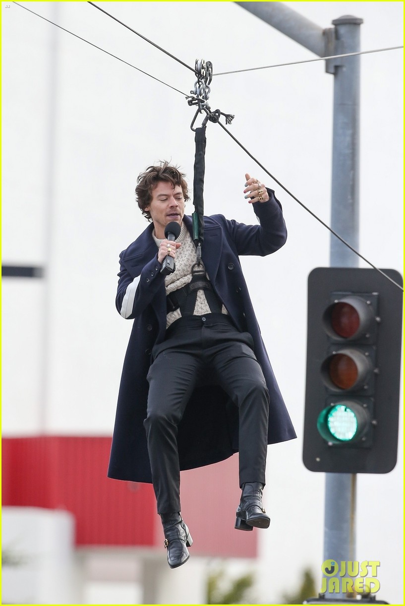 harry styles zip lines over la street for late late show segment 08