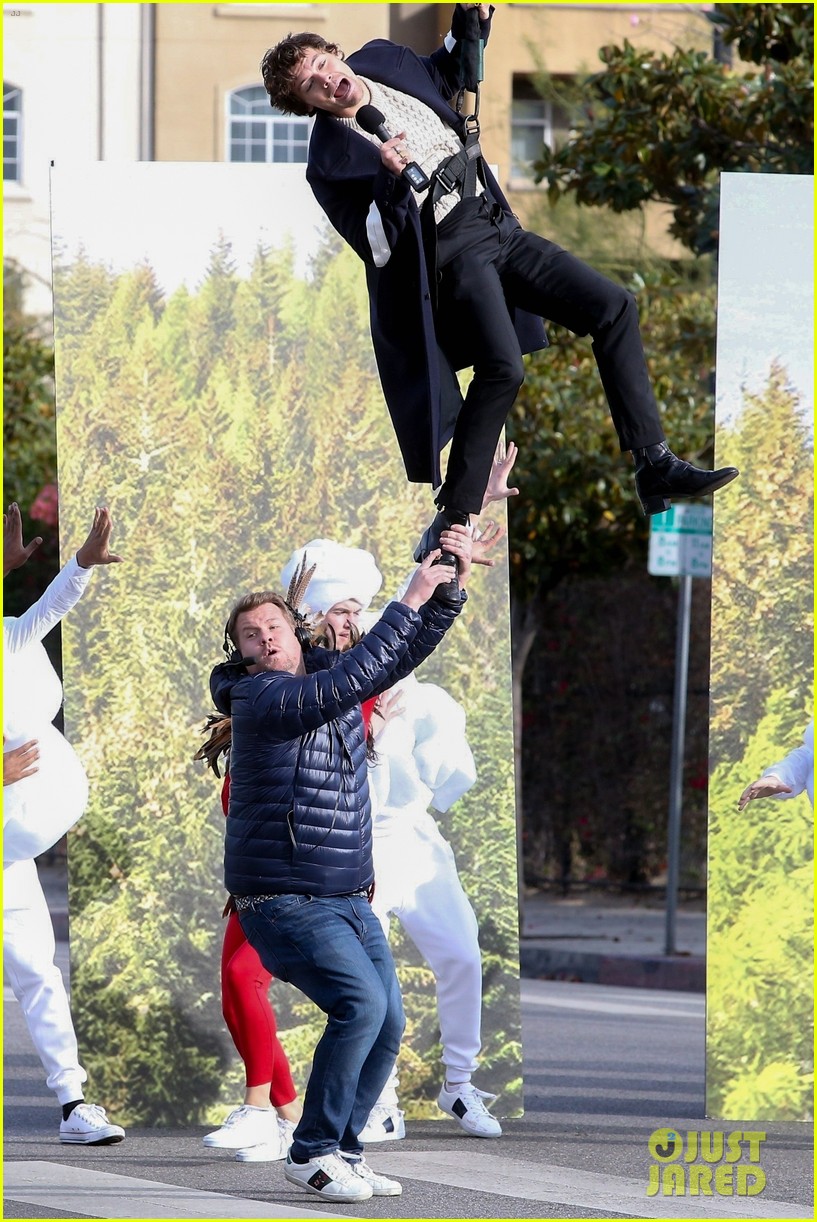 harry styles zip lines over la street for late late show segment 09
