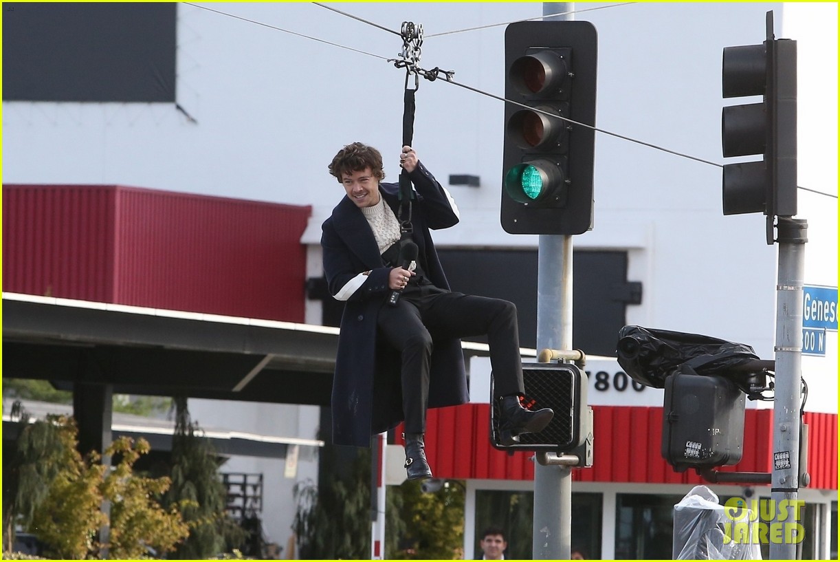 harry styles zip lines over la street for late late show segment 28