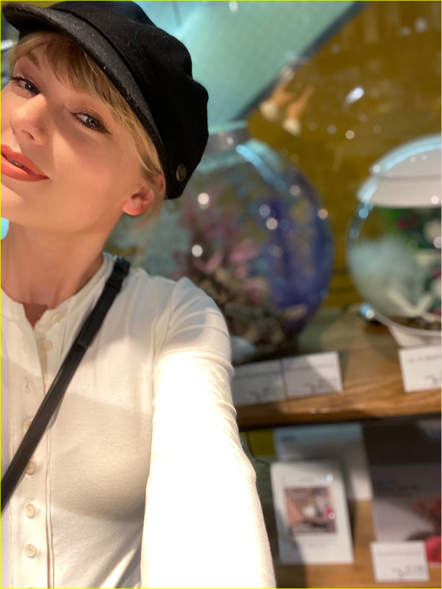 taylor swift has landed in toyko to visit fans 02
