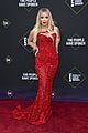 tana mongeau sparkles in red at peoples choice awards 05
