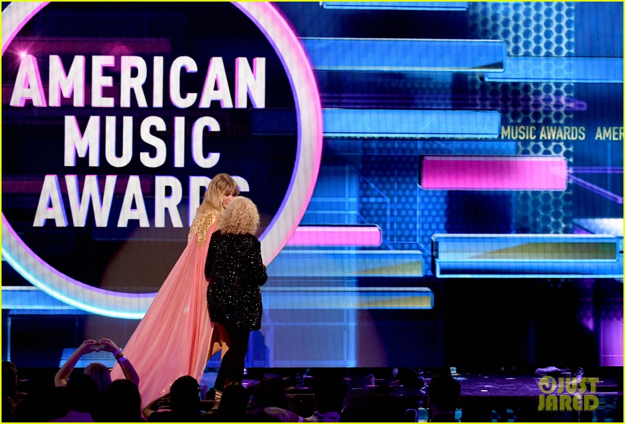 taylor swift acceptance speech carole king american music awards 12