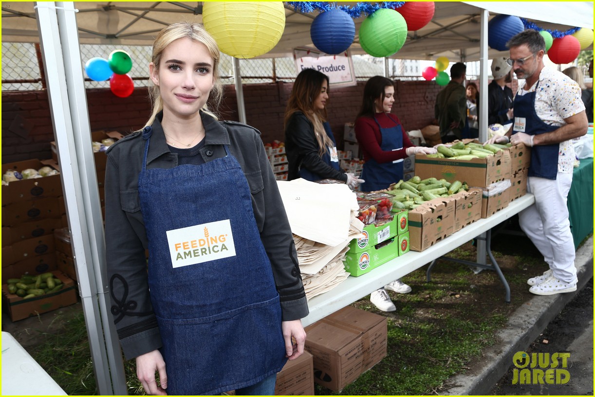 ally brooke emma roberts hannah zeile help provide lunch produce to families 09