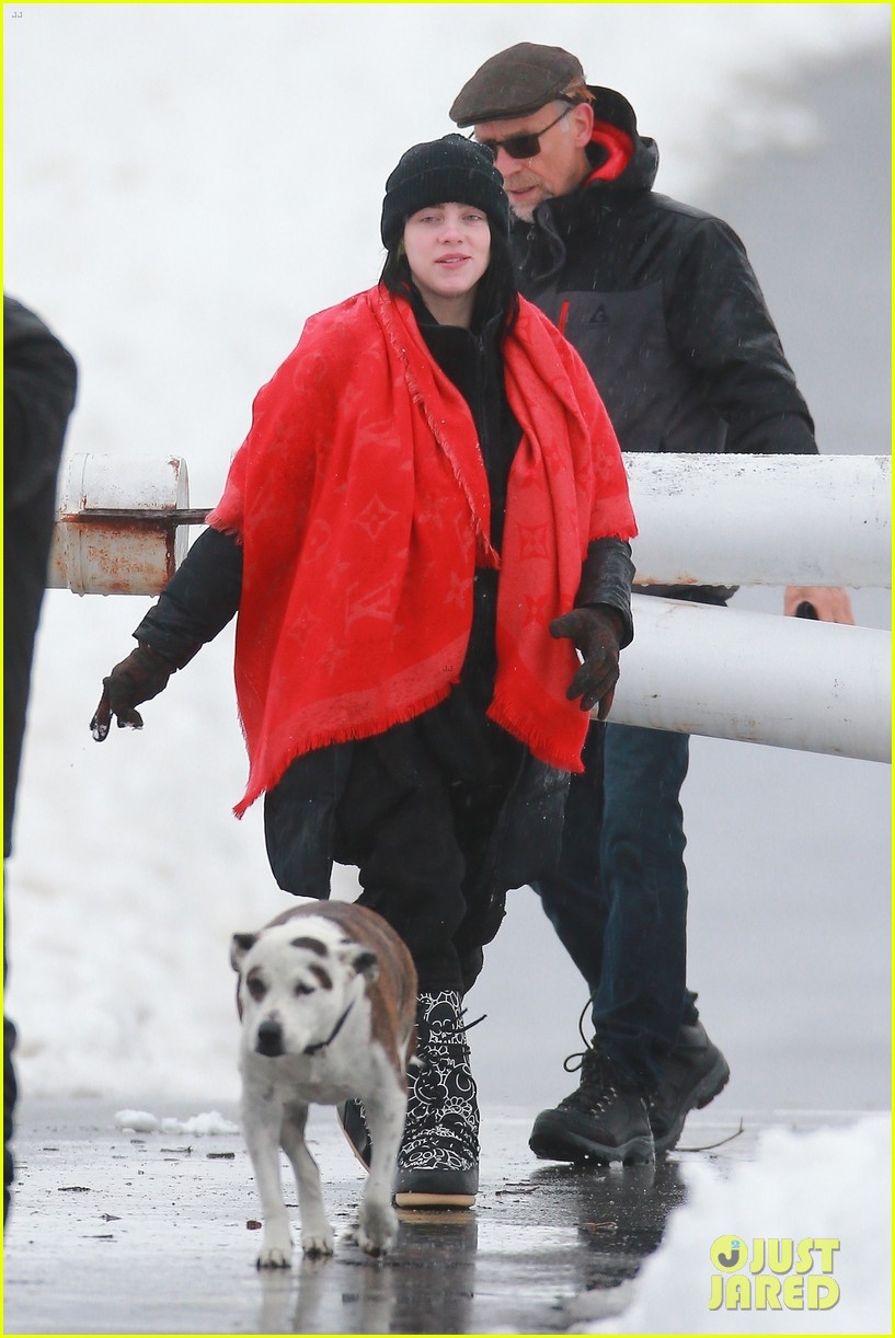 billie eilish heads to the snow for weekend fun 04
