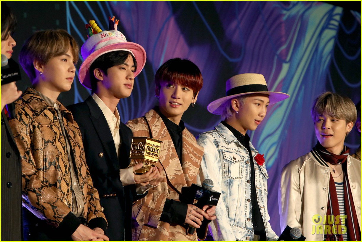 bts mnet awards jin bday hat pics 16
