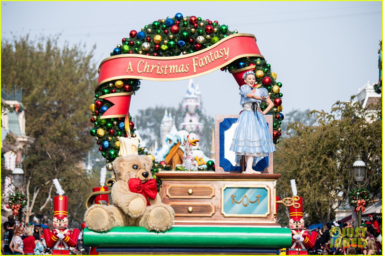 disney parks magical christmas day parade 2019 performers guests 07