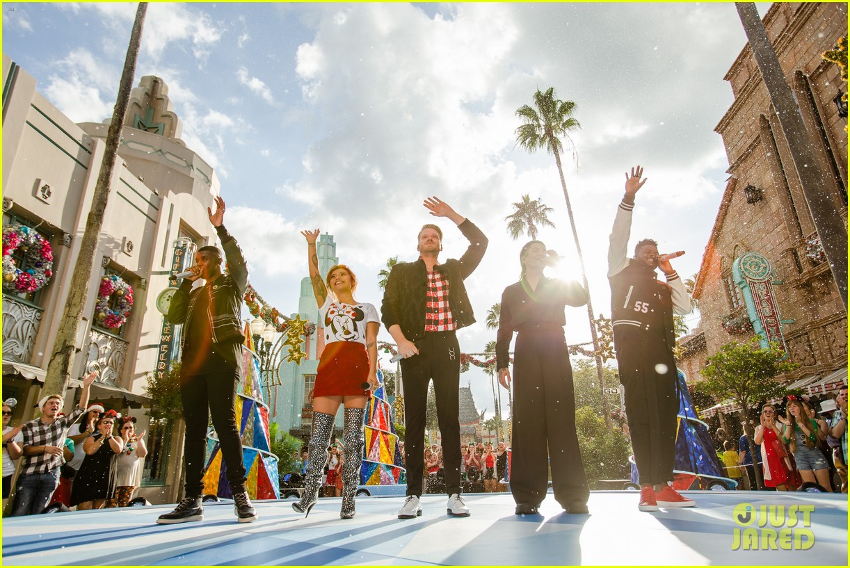 disney parks magical christmas day parade 2019 performers guests 10