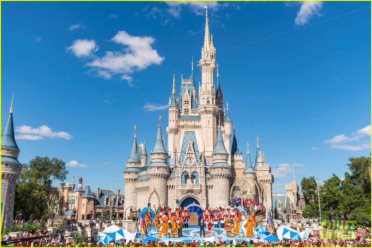 disney parks magical christmas day parade 2019 performers guests 21