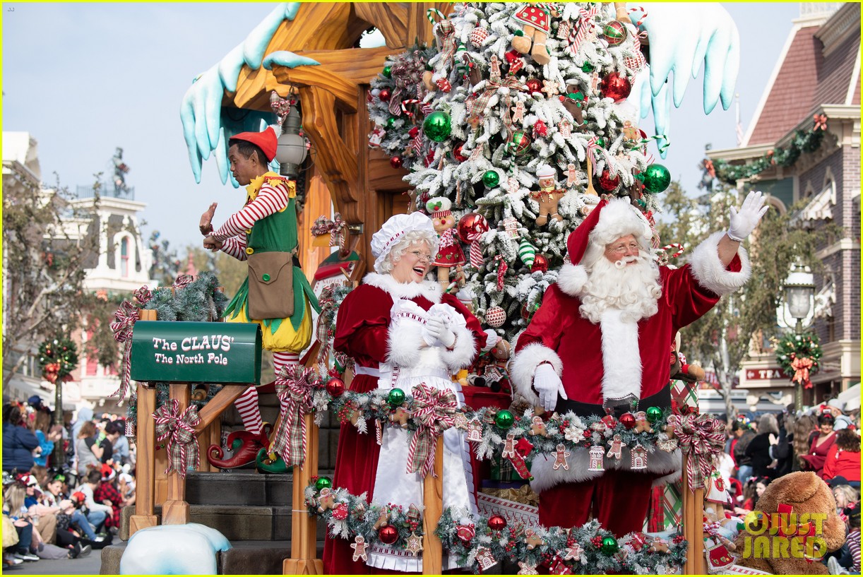 disney parks magical christmas day parade 2019 performers guests 22