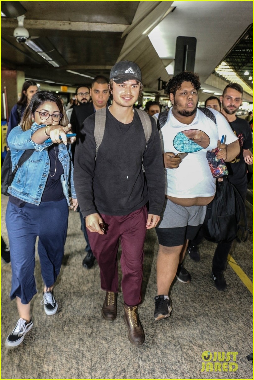 joe keery gets mobbed by fans upon brazil arrival 05