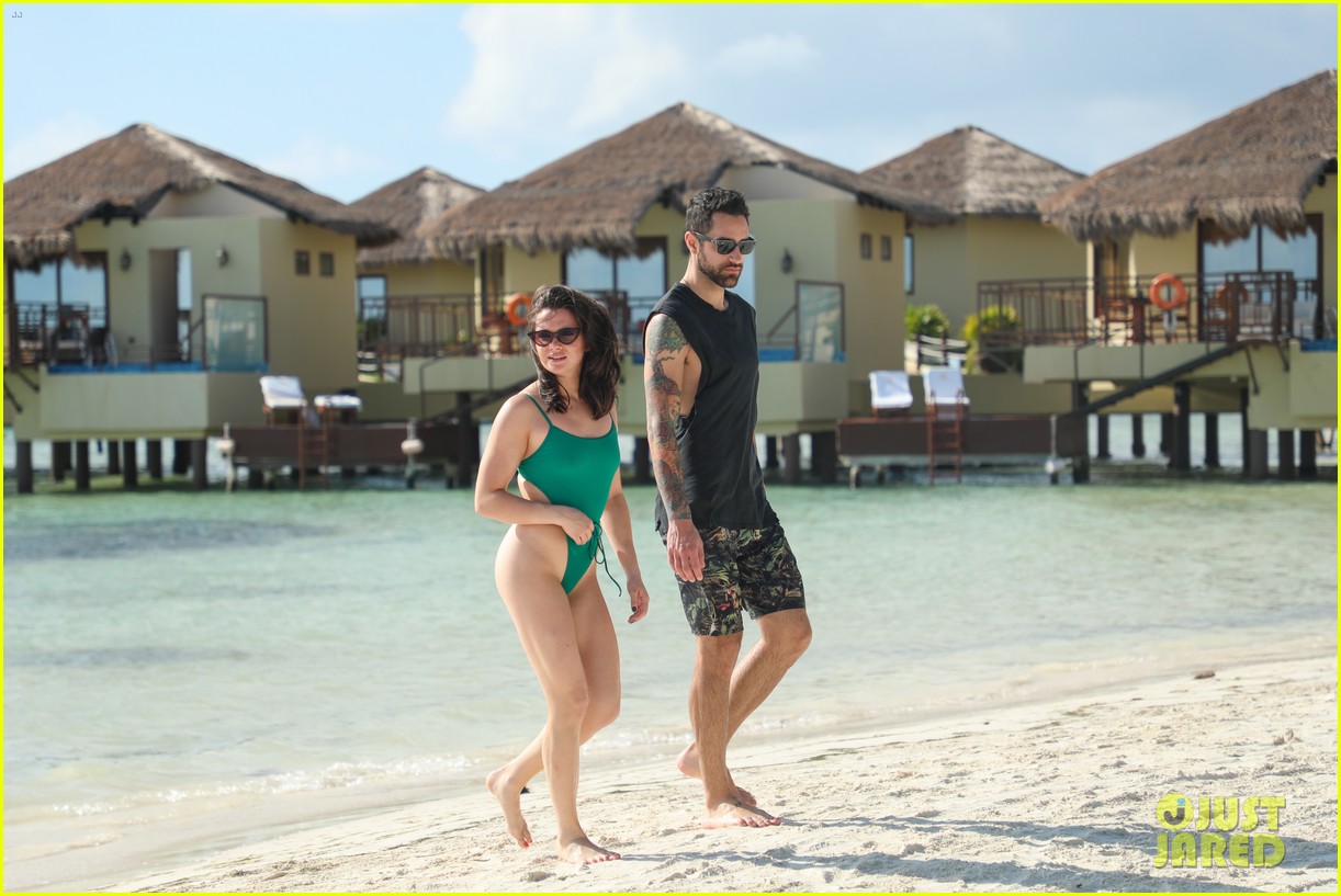 katie stevens celebrated her birthday and honeymoon in mexico with hubby paul digiovanni 03