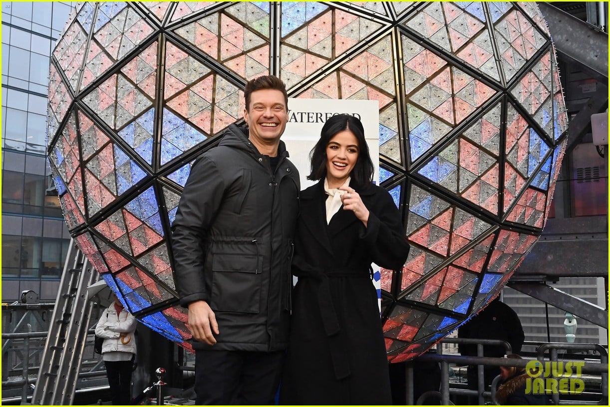 lucy hale nye rehearsals ryan seacrest 08